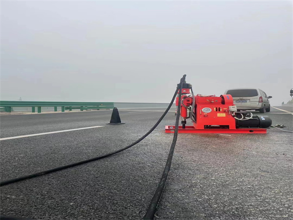 卡若马路路基路面开裂下沉注浆加固灌浆