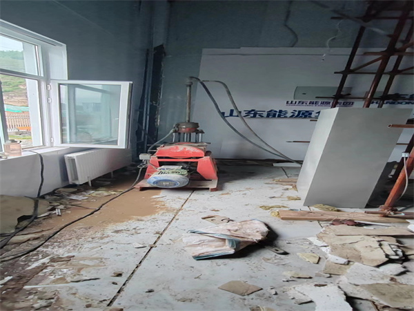 卡若地基基础下沉墙体裂缝加固注浆顶升施工